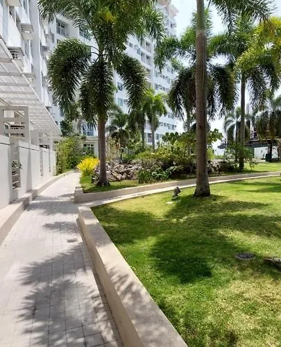 Cozy Fully Furnish With Viewing Deck And Alfresco Manila